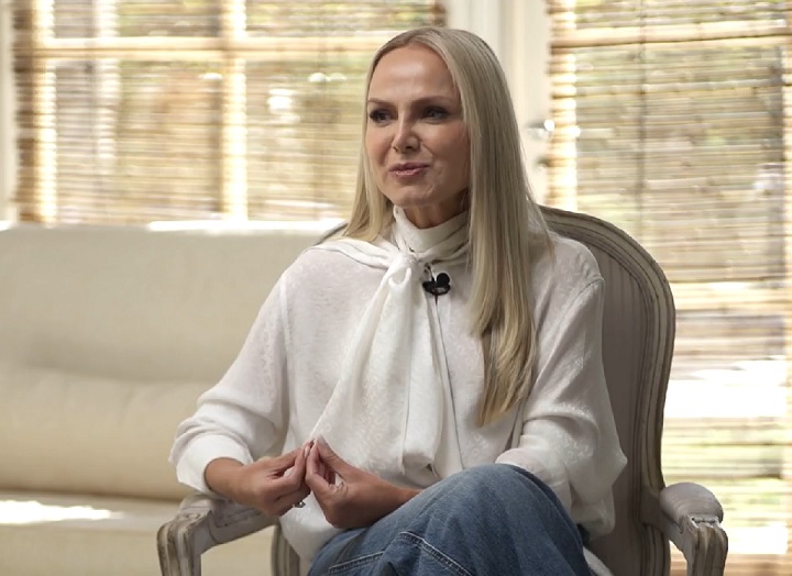 Eliana deu uma entrevista exclusiva para o Fantástico no dia 30 de junho e se emocionou.
Entre outros assuntos, Eliana relembrou memórias da infância e comentou sobre os últimos momentos de convivência com o pai, que faleceu em março desde ano, aos 92 anos.