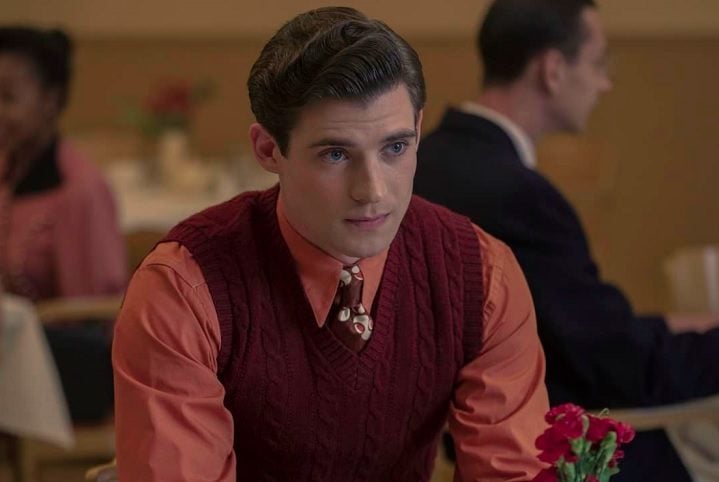 Corenswet é judeu e filho de um ator de teatro, fato que o fez se encantar pela atuação. Quando ainda era criança, ele participou de diversas peças teatrais.