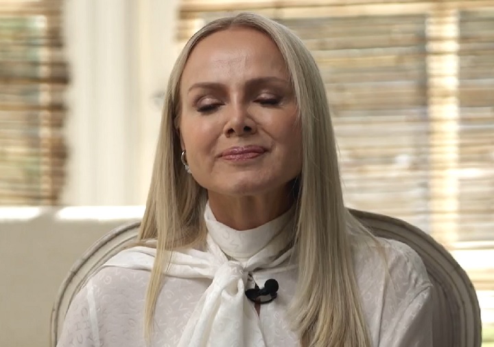 Envelhecer é estar viva, é poder ver meus filhos crescendo. Vou ficar emocionada, porque é muito forte. Eu vivenciei a passagem do meu pai muito recente. Então ele veio morar comigo, ele ficava aqui do ladinho onde a gente está, disse Eliana.