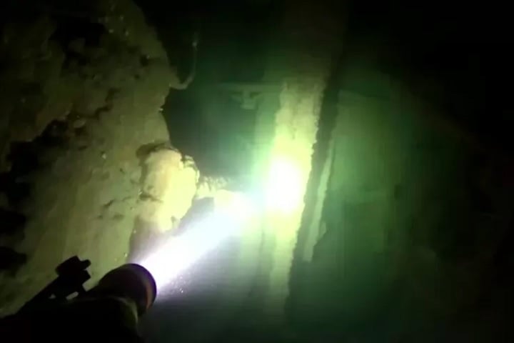 O SS Almond Branch, inclusive, já havia sido comprado por uma família inglesa nos anos 1970, na esperança de encontrar tesouros escondidos — expectativa que logo se revelou frustrada.