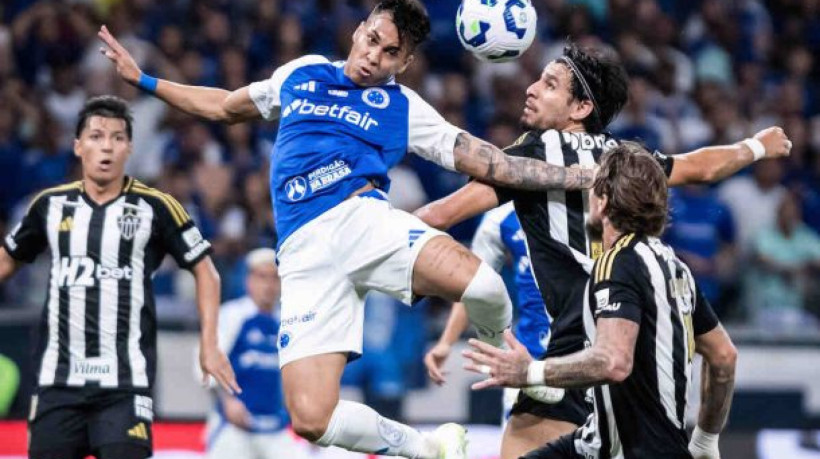 Para mais de mais de 61 mil,  Raposa sufoca o Galo, mas nada de gol. Assim, fica no 0 a 0. Perde a chance de assumir a vice-liderança da Série A