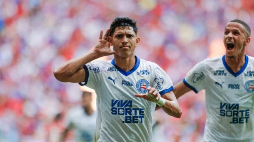 Apesar do vermelho de Jean Lucas, aos 3, Tricolor é letal em sua casa para superar o rival, que teve a expulsão de Pepê na etapa final