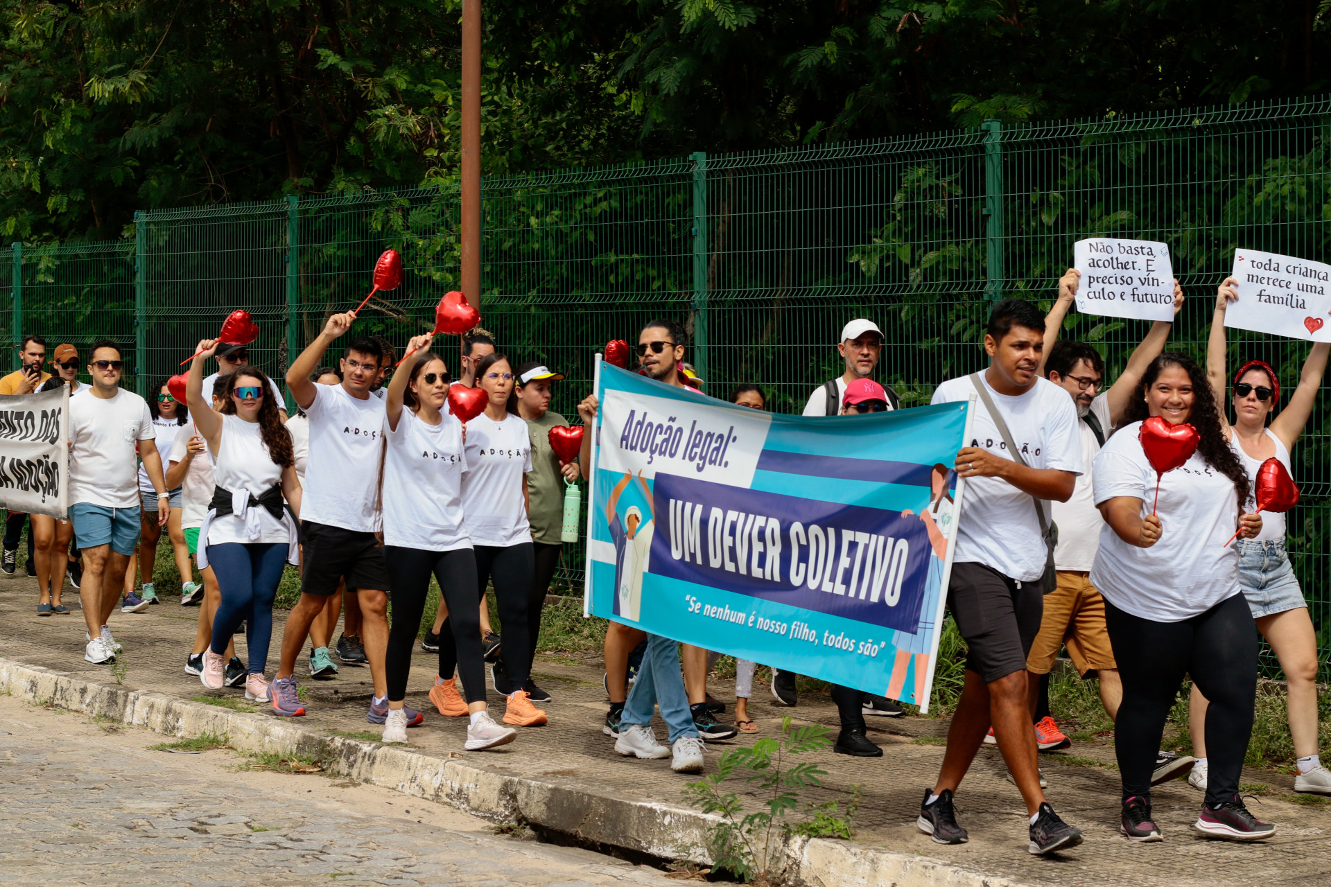 1 ª Caminhada da Adoção de Crianças e Adolescentes visa sensibilizar a sociedade sobre a importância da adoção legal