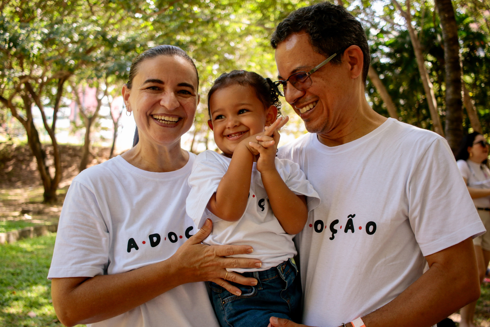 FORTALEZA,CEARÁ, BRASIL,18-05-2025: Fabia Rodrigues e Coletivo de Pai s e Pretendentes à Adoção – COPPA promove 1 ª Caminhada da Adoção de Crianças e Adolescentes do Iguatemi até o Parque do Cocó vinsando sensibilizar a sociedade sobre a importância da adoção legal. (Foto: Samuel Setubal/ O Povo)