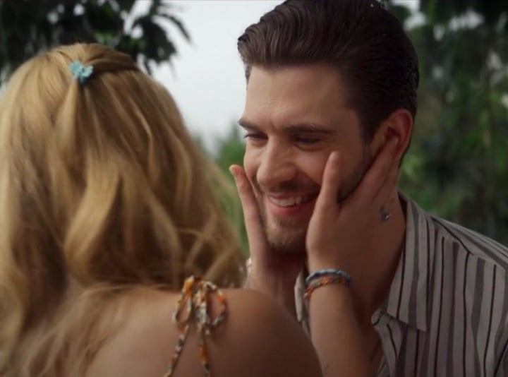 Depois, o ator emendou participação em três filmes. No primeiro, lançado em 2022, interpreta Jake na comédia romântica Como Seria se...?.