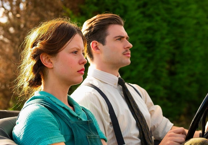 Nesse mesmo ano, Corenswet atuou no terror Pearl, ao lado da atriz Mia Goth (Emma). 