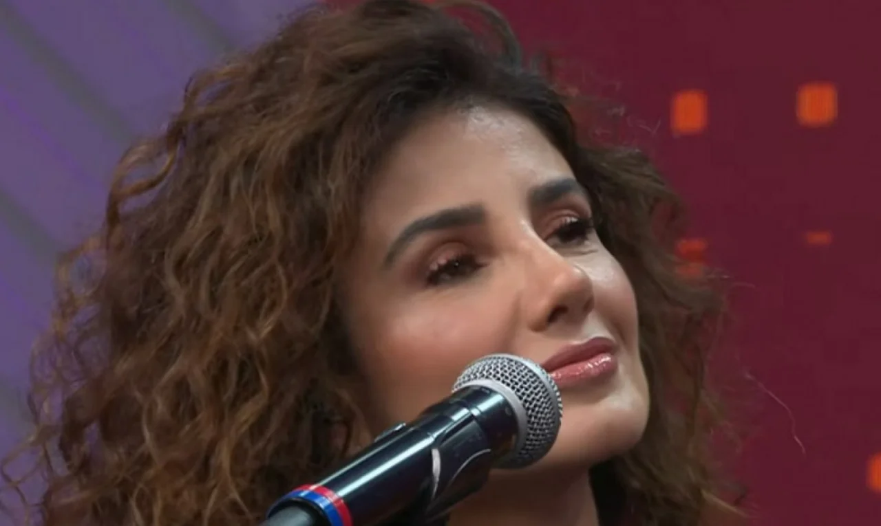 Paula Fernandes declarou ainda que a canção proporcionou a ela uma viagem à infância, quando vivia na cidade de Sete Lagoas, em Minas Gerais.
