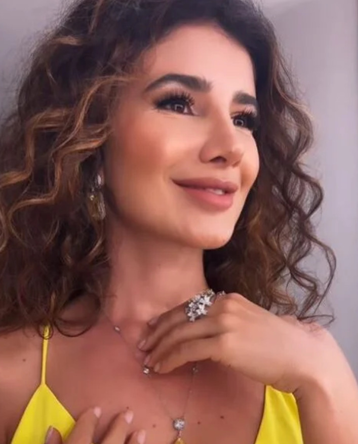 Apesar do post que deixou os fãs preocupados, dias depois Paula surgiu exuberante na web. Um fã comentou: Britney Spears falou que a mulher não precisa de homem pra ser feliz, disse um seguidor.