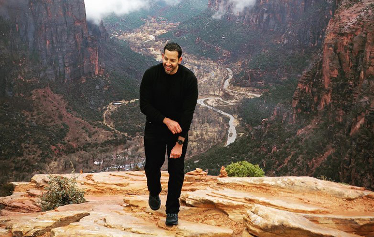 DAVID BLAINE - Americano, nascido em 4/4/1973, ele se projetou nos anos 1990, sua especialidade é a resistência: já foi queimado, colocado em bloco de gelo e submerso em aquário. 