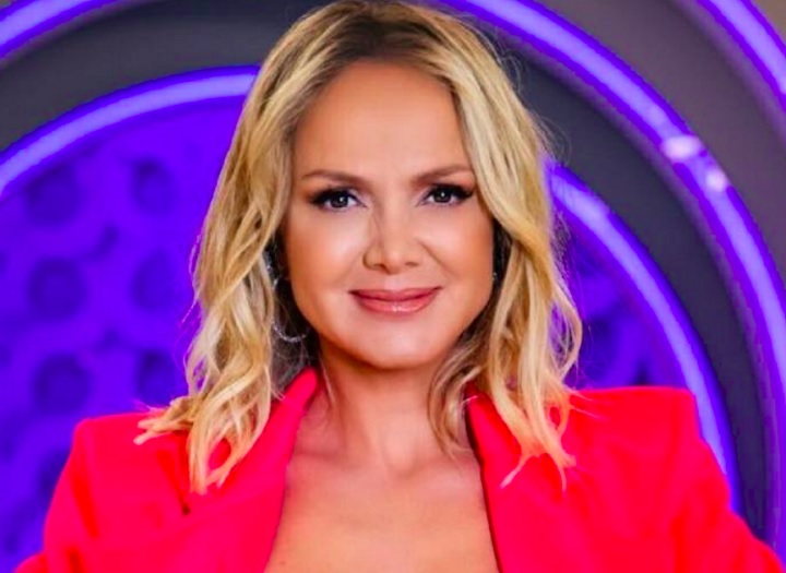 Eliana Michaelichen Bezerra, conhecida artisticamente como Eliana, nasceu em 22 de novembro de 1973, em São Paulo.