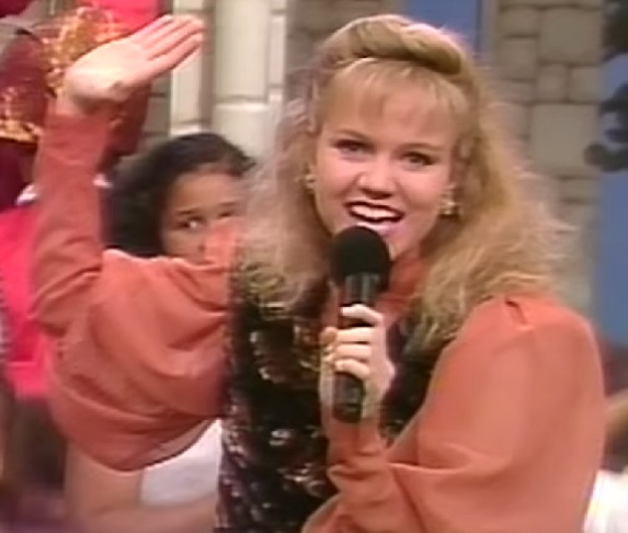 Com 18 anos, Eliana fez sua estreia como apresentadora na TV foi no programa Festolândia, em 1991, depois de um convite do próprio Silvio Santos. 