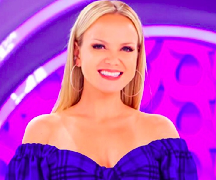 Em 1998, Eliana pediu para ter mais espaço na emissora, o que foi negado pelo SBT. Foi nesse período que ela recebeu uma proposta da Record e acabou trocando de casa.