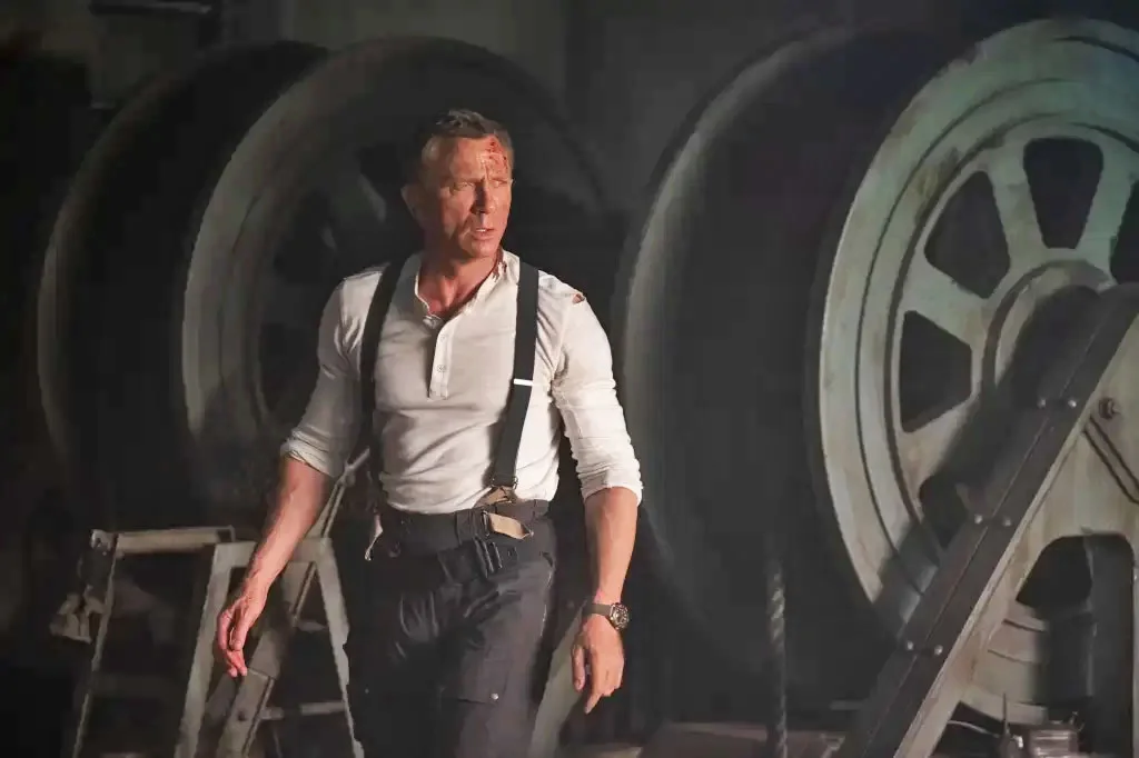 O ator interpretou Bond em Cassino Royale (2006), Quantum of Solace (2007), Operação Skyfall (2012) e 007 Contra Spectre (2015).  Com Craig, 007 foi menos glamouroso, mais impetuoso, atrevido e desobediente.  Antes dele, o papel teve Sean Connery, Roger Moore, Pierce Brosnan, Timothy Dalton e George Lazenby.
