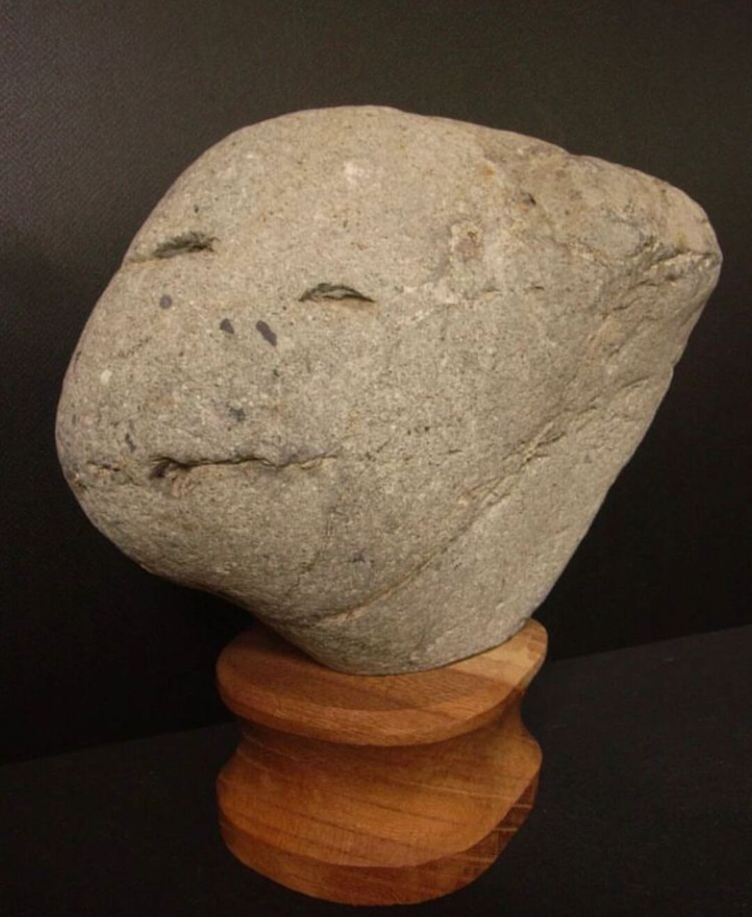 O museu fica dividido em dois andares. No térreo, ficam as pedras mais famosas da coleção, incluindo O Pensador, A Princesa e O Buda. 