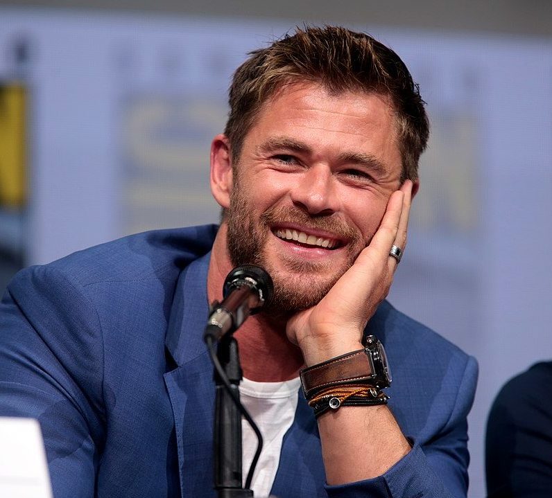 Também esteve em MIB: Homens de Preto - Internacional (2019), ao lado de Tessa Thompson, e na comédia Férias Frustradas (2015). Em Máquina de Combate (2022), mostrou uma faceta mais sombria. Seus papéis evidenciam versatilidade e carisma em diferentes gêneros cinematográficos.