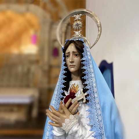 A imagem de Nossa Senhora das Dores data do século 18 e tem como principal marca a expressão desolada, de imensa tristeza. 
