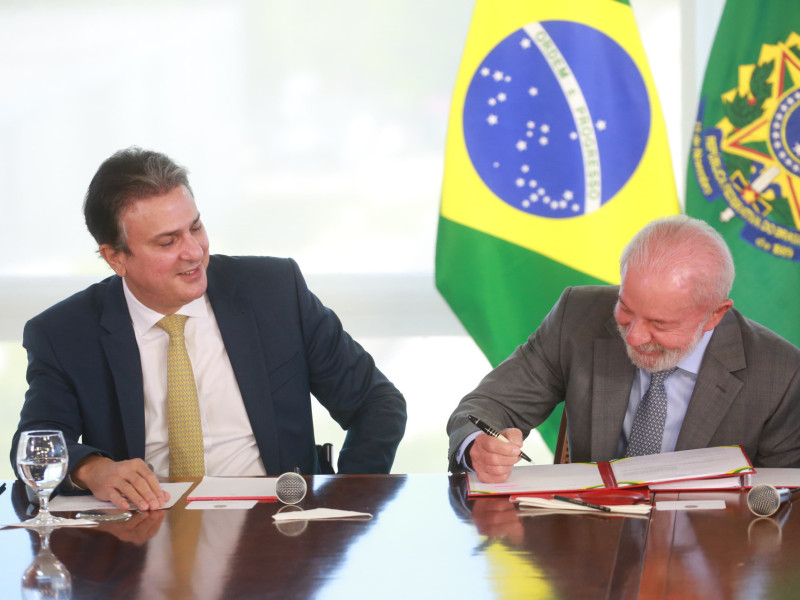 19/05/2025 - Cerimônia de Assinatura do Decreto de Regulamentação da Educação a Distância (EAD). Fotos: Luis Fortes/MEC