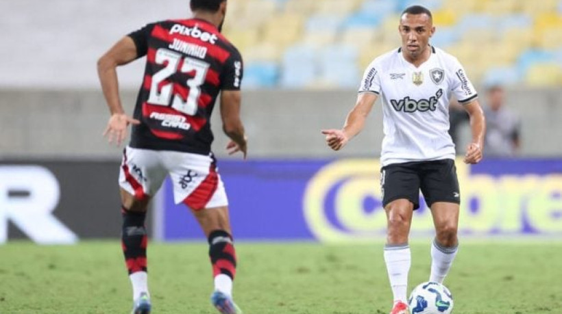 Elogiada, zaga alvinegra passa, enfim, incólume como visitante. ʽFlamengo não nos amassouʼ, enfatiza o treinador português 