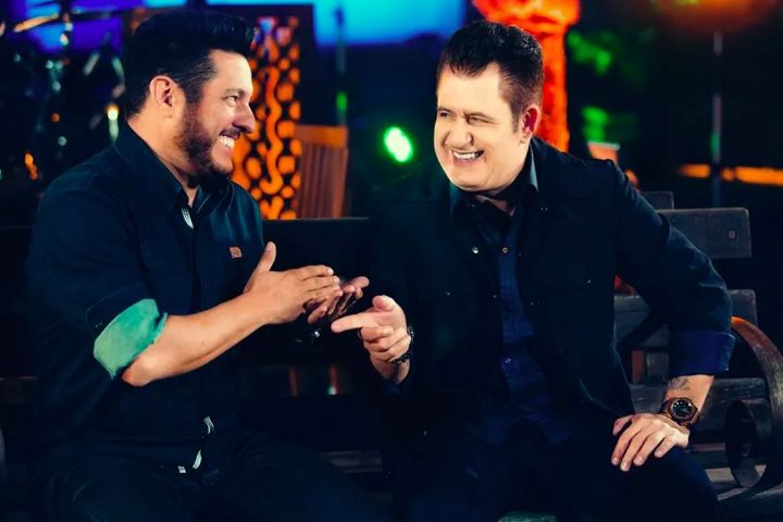 Ao todo, a dupla já lançou 20 discos, contando os de estúdio e os ao vivo.