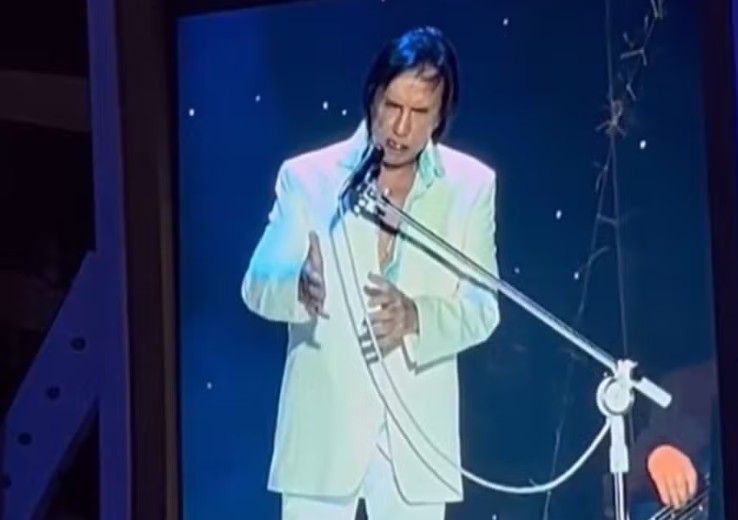 Em dezembro, Roberto Carlos ameaçou abandonar um show em Recife após irritar-se e dar uma bronca em pessoas que estavam próximas ao palco. 
