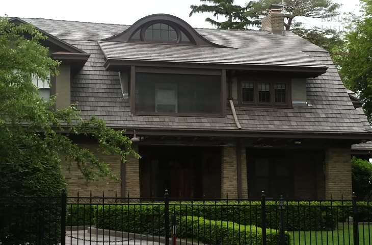 Em 1958, o investidor adquiriu a residência de cinco quartos por US$ 31.500 (cerca de R$ 161 mil), valor que hoje corresponderia a aproximadamente US$ 330 mil (R$ 1,6 milhões). 