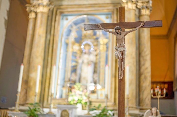 Sua mensagem de amor e salvação influenciou bilhões de pessoas ao longo dos séculos, moldando culturas, éticas e sistemas de crença. 