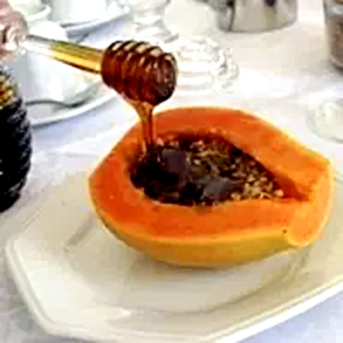 Mas, a partir dos 3 anos, o mel é indicado para os lanches, sendo um bom acompanhamento.  Existem vários tipos de mel, todos saudáveis. A escolha depende do gosto pessoal, conforme o sabor do produto. 