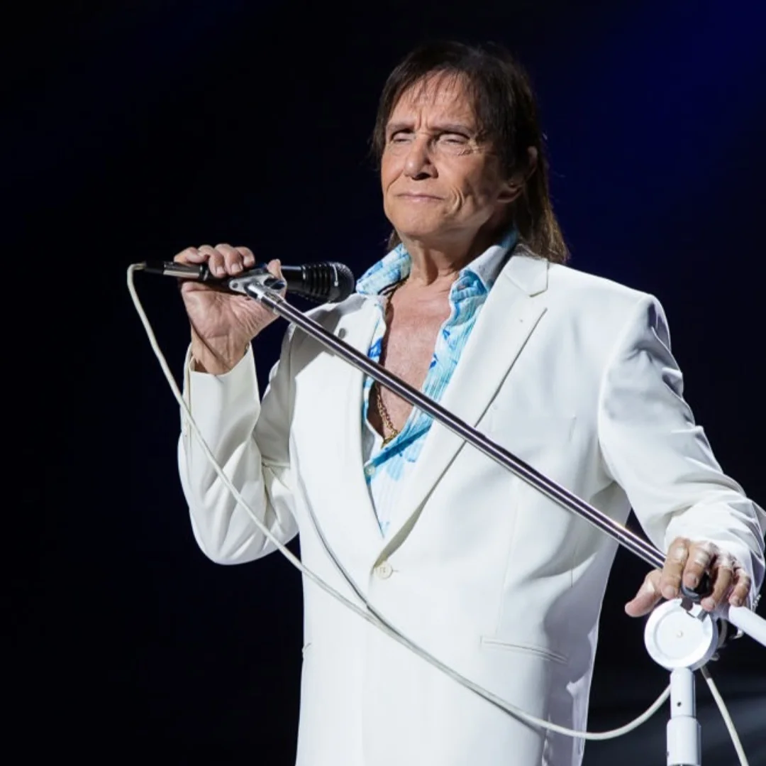 Os fãs que tinham comprado ingressos para a apresentação de Roberto Carlos em Guadalajara, no México, no dia 17/5, ficaram a ver navios. O show foi cancelado.