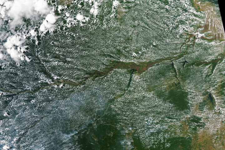 Ela tem 7 milhões de quilômetros quadrados (4 milhões em território brasileiro) e um grande potencial para geração de energia elétrica.