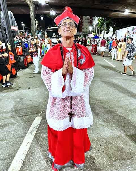 Nos dez anos de sua primeira passagem pela Viradouro, teve excelente relação com rainhas de bateria como Luma de Oliveira e Juliana Paes. Nesses mais de 35 anos de carreira, teve rainhas como Monique Evans, Camila Pitanga, Luciana Sargentelli, Paolla Oliveira, Erika Januza, etc.