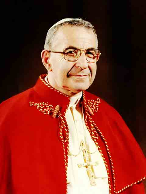 João Paulo I - Nascido na região do Vêneto, Albino Luciani foi o último italiano a ocupar o trono. O seu papado durou apenas 33 dias, um dos mais curtos da história - de 3 de setembro de 1978 até sua morte em 28 de setembro do mesmo ano.
