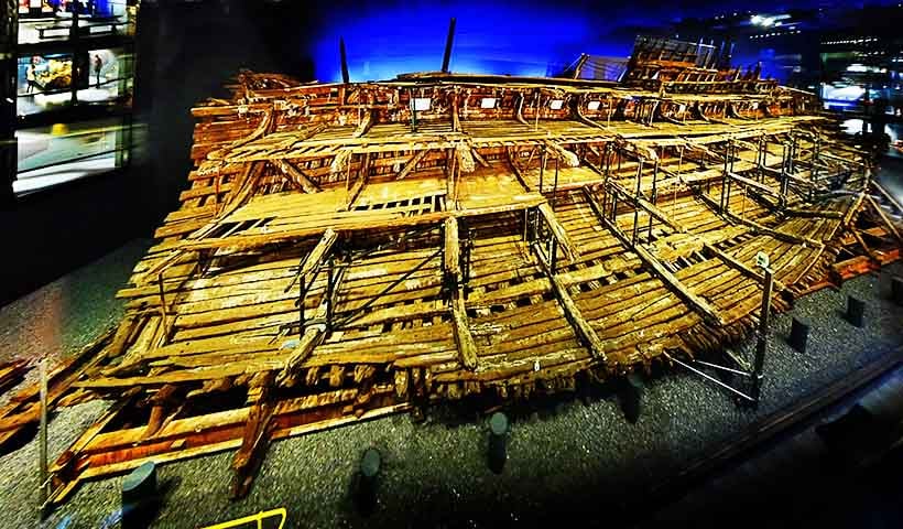 Projetado para combater ameaças como França e Escócia, o navio era capaz de transportar mais de 400 homens — entre marinheiros, soldados e arqueiros.