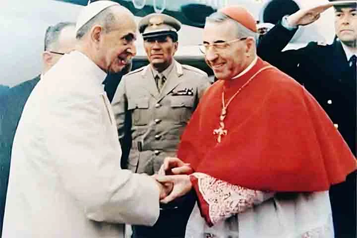 João Paulo I foi o primeiro papa a usar nome composto, em homenagem aos dois antecessores imediatos (João XIII e Paulo VI). 

