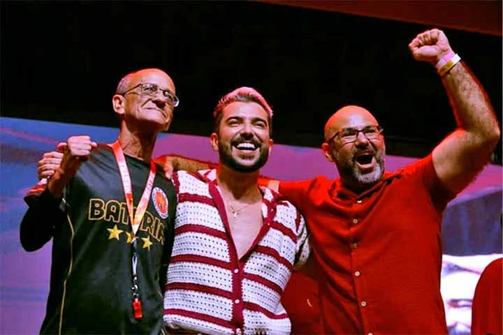 Lógico que os campeonatos são importantes, mas o maior troféu que ganhei na minha vida foi naquela quadra, com todo mundo emocionado, a aceitação do enredo. A Viradouro fez um golaço, minha homenagem em vida, completou.