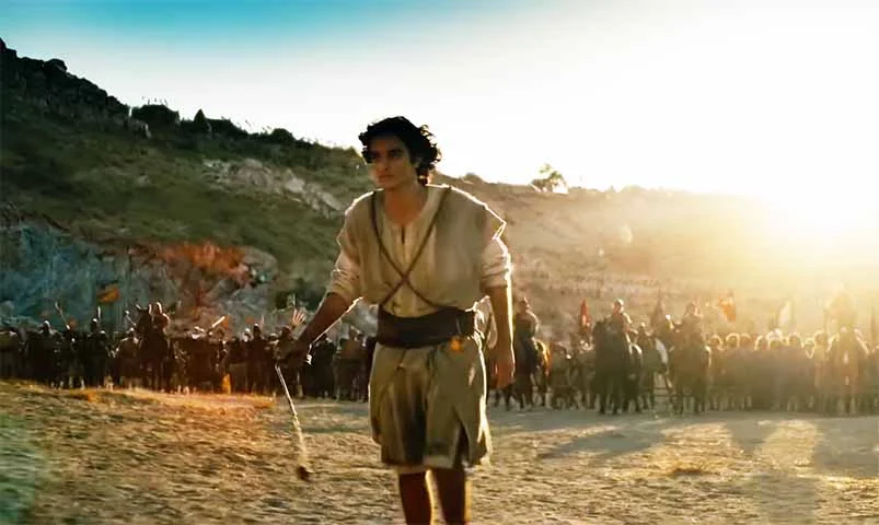 A narrativa é centrada no contraste entre ele e o então rei Saul - um líder poderoso, mas cada vez mais desconectado da vontade divina e consumido pelo orgulho.