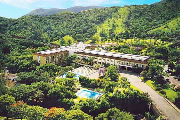 Além das águas termais que são comparadas às melhores do mundo, devido às suas propriedades relaxantes, terapêuticas e temperatura de 39°C, a cidade também oferece o destino perfeito ao ecoturismo.