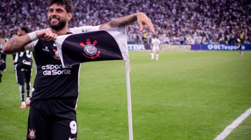 Centroavante já marcou sete gols nesta temporada contra Santos e Internacional. No último domingo, ele novamente decidiu o clássico alvinegro