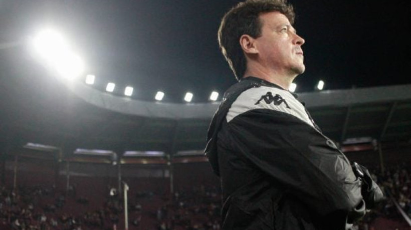 Ao todo, foram quatro jogos. Duas derrotas e duas vitórias. Neste sábado, comandando o Vasco, o treinador enfrentará o Fluminense novamente 