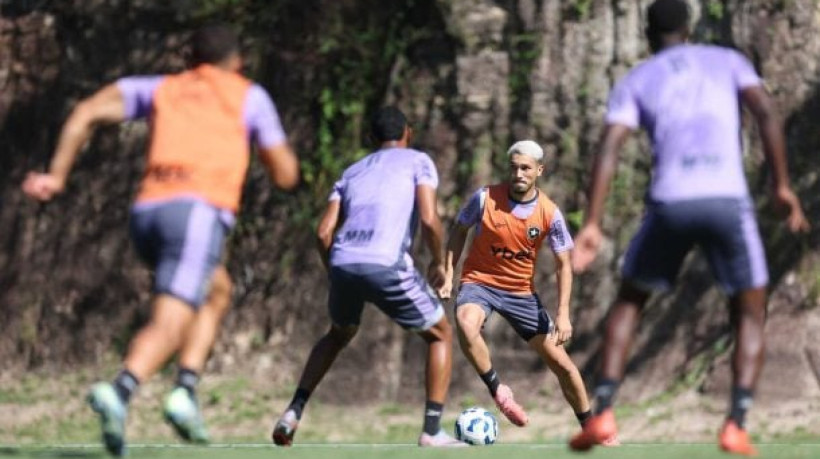 Enquanto rivais terão que usar força máxima na Copa do Brasil, Alvinegro ganha tempo precioso para recuperar jogadores e rodar o elenco 