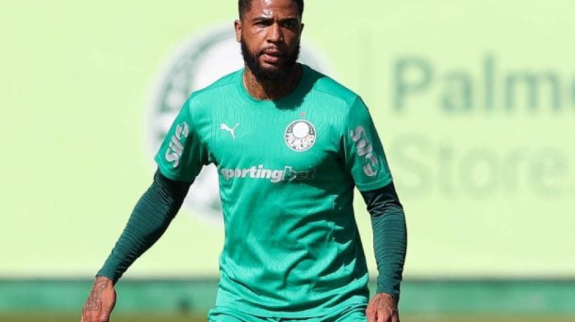 Atacante foi liberado da partida contra o Bragantino por conta de falecimento da avó, enquanto zagueiro pode ser reforço para o Verdão