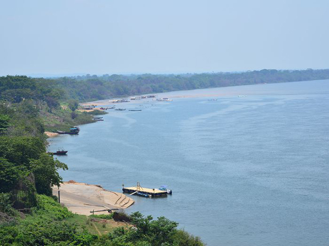 MARANHÃO - Origem controversa.  Pode ser do tupi 'mbarã-nhana' (rio que corre) ou do 'marañon' (cajueiro, árvore típica da região). 