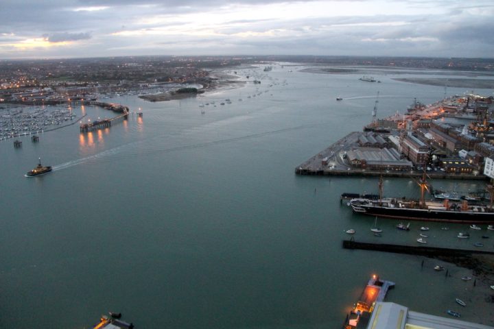 A embarcação afundou em 1545, durante a Batalha de Solent, próxima ao porto de Portsmouth, no Reino Unido. 