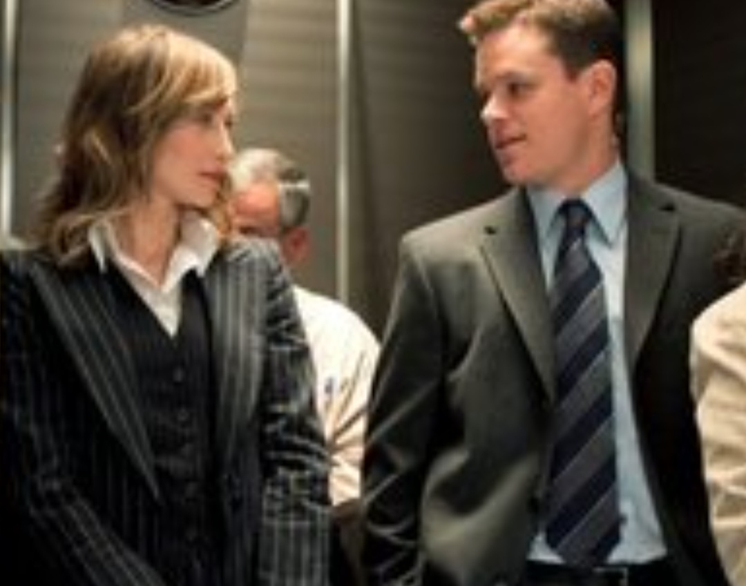 Vera interpretou uma psiquiatra e o interesse amoroso do policial disfarçado. O filme, que foi uma refilmagem de Conflitos Internos, de 2002, foi vencedor do Oscar.