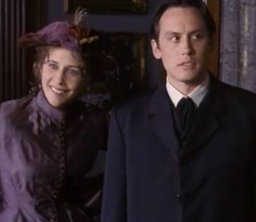 Rose Hill, lançado em 1997 pelo diretor Christopher Cain, foi o primeiro filme de Vera Farmiga. A história se desenrola depois que quatro meninos órfãos fugindo da lei em Nova York tropeçam em um bebê em uma carruagem.