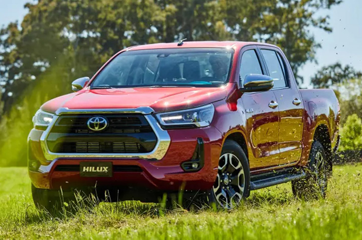 Toyota Hilux e SW4 GR-Sport - Com a chegada da linha 2025, a Toyota surpreendeu ao descontinuar a versão esportiva da Hilux e do SW4, a GR-Sport. Essa versão utilizava o motor 2.8 turbodiesel.
