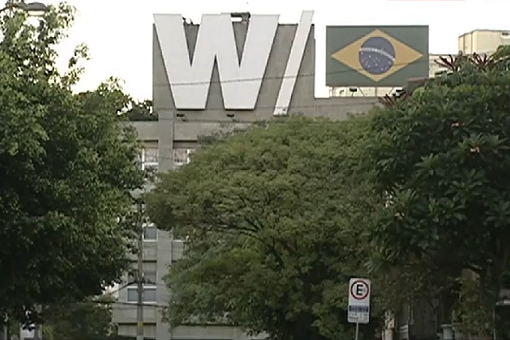 Em 1986, o publicitário fundou a agência W/Brasil, ao lado dos sócios Javier Llussá Ciuret e Gabriel Zellmeister. O nome da empresa virou até letra de música de Jorge Ben Jor, tamanho o sucesso.