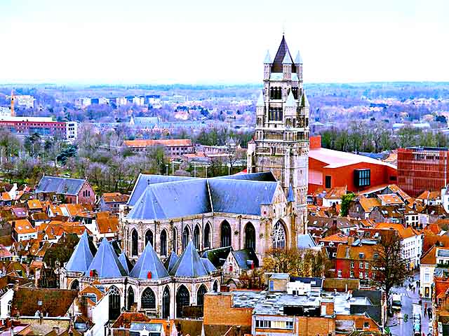 Igreja de São Salvador (Catedral de Bruges desde 1788) - Bruges, Bélgica  -  William Warby/Wikimédia Commons