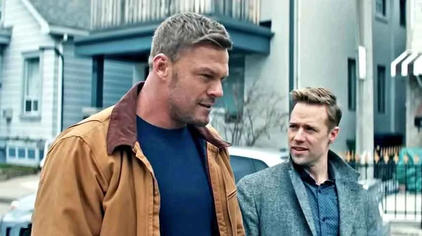 Fisicamente imponente, como o Reacher descrito nos livros, ele rapidamente conquistou os fãs da franquia e se tornou um dos símbolos do novo momento da Amazon no mercado de entretenimento.