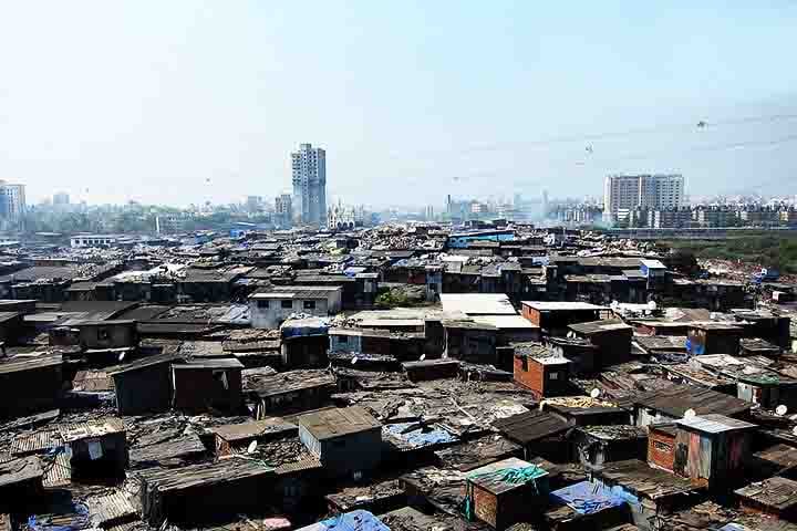 Dharavi (Mumbai), Índia — População: 1 milhão | Densidade: Cerca de 280 mil pessoas por km².