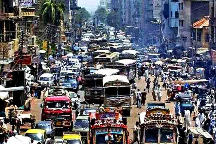 Karachi, Paquistão — População: mais de 20,3 milhões | Densidade: Cerca de 15 mil pessoas por km².